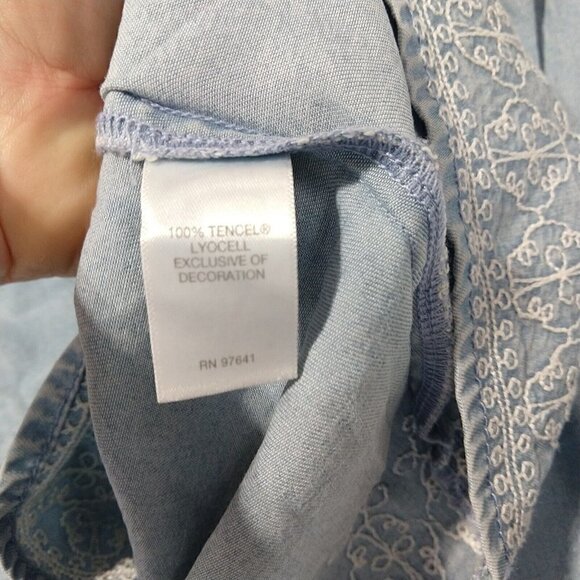 J Jill Denim Chambray Peasant Top Size M 100% Tencel Embroidered Tassels Boho - Picture 7 of 8